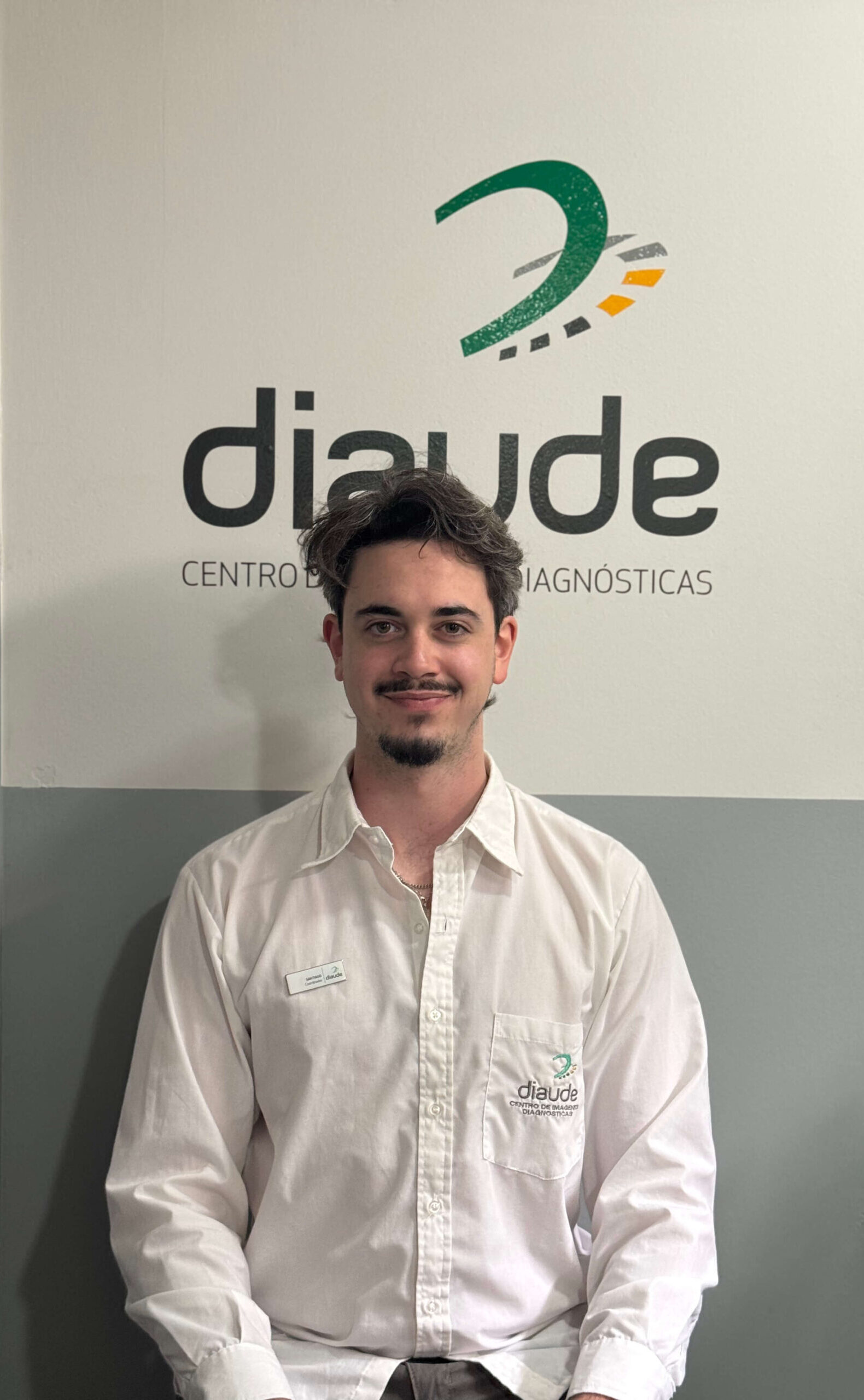 Foto del empleado de admisión Santiago Echeverría